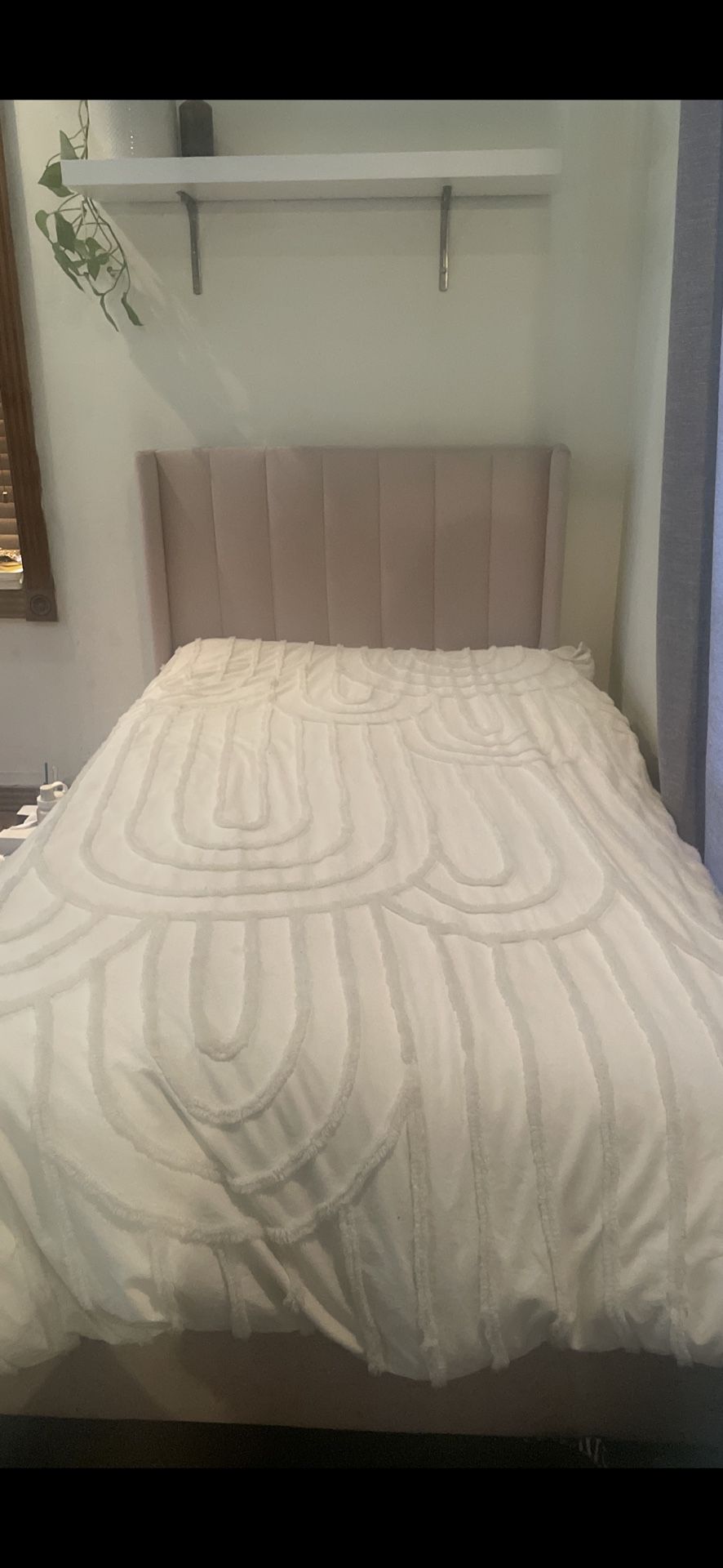 2 Blush Twin Beds W Mattresses
