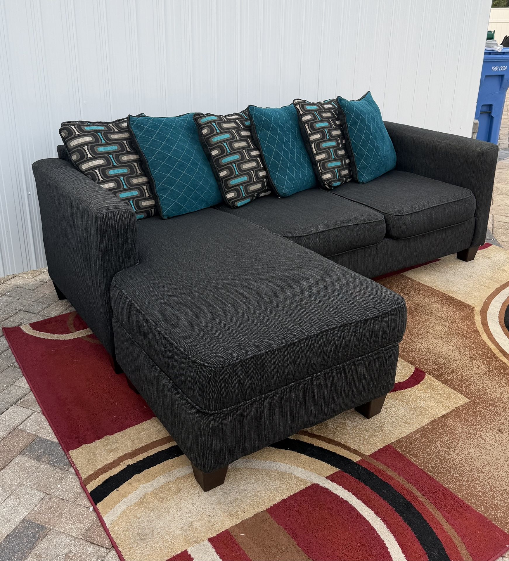 Small sectional sofa with reversible chaise longue. Delivery available for an additional cost.