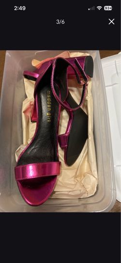 $25- Women’s New Metallic Pink Block Heel Sandals