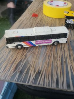 Road Champs 1:87 scale diecast model of a Flxible Metro NJ Transit bus