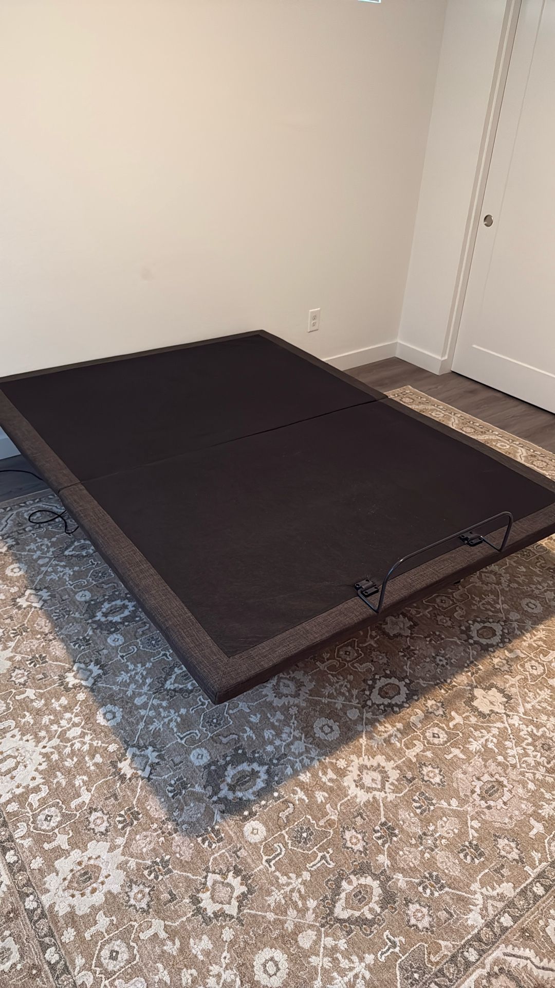 Adjustable Bed Frame (QUEEN)