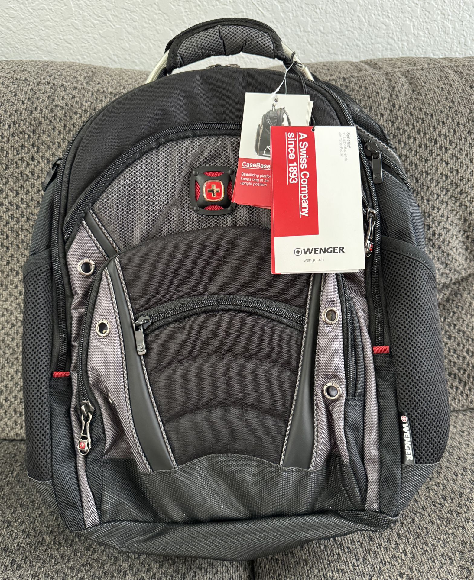 WENGER Synergy 16 inch Laptop Backpack - Black/Gray