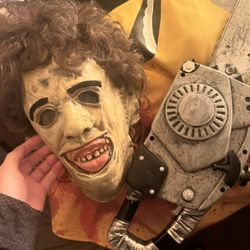 Texas Chainsaw Massacre Leatherface Set – Mask + Apron + Electric Chainsaw (Halloween Bundle)