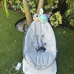4MOMS MamaRoo- barely Used Like New