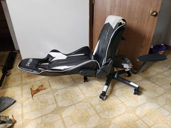 Vintage gaming chair, slightly used