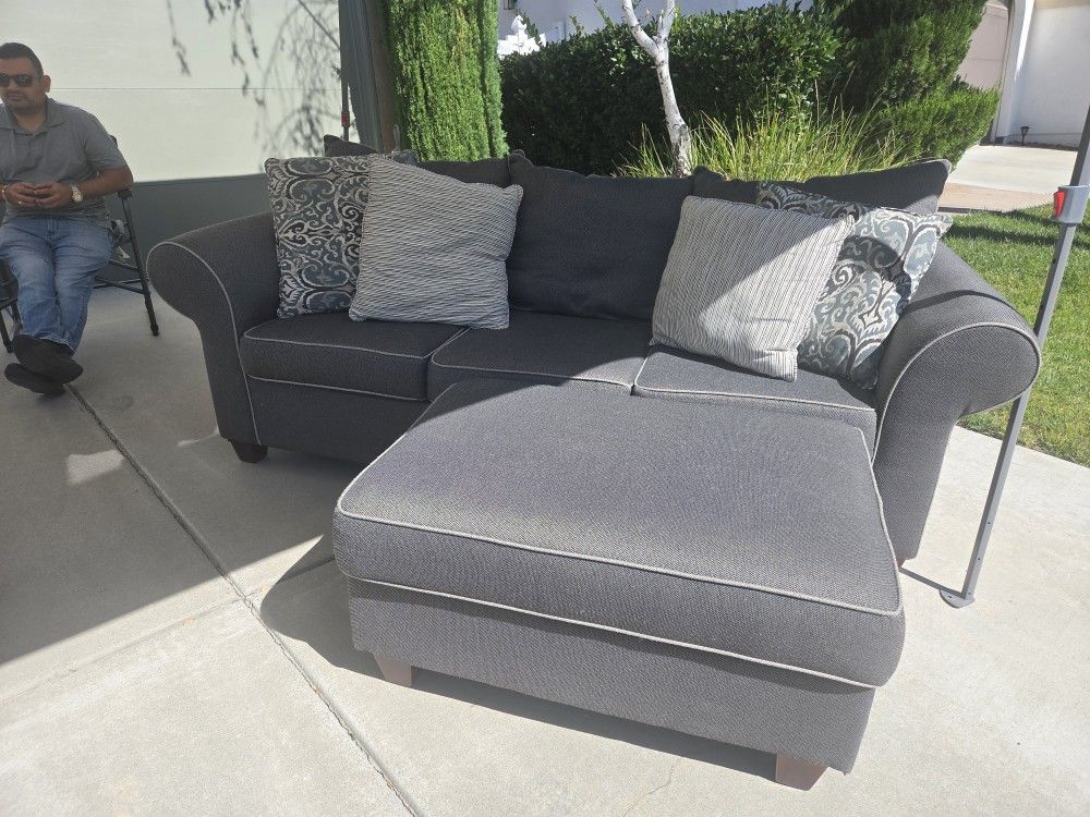 *Offer Best Offer* 3 Seat Sofa w/ Ottoman