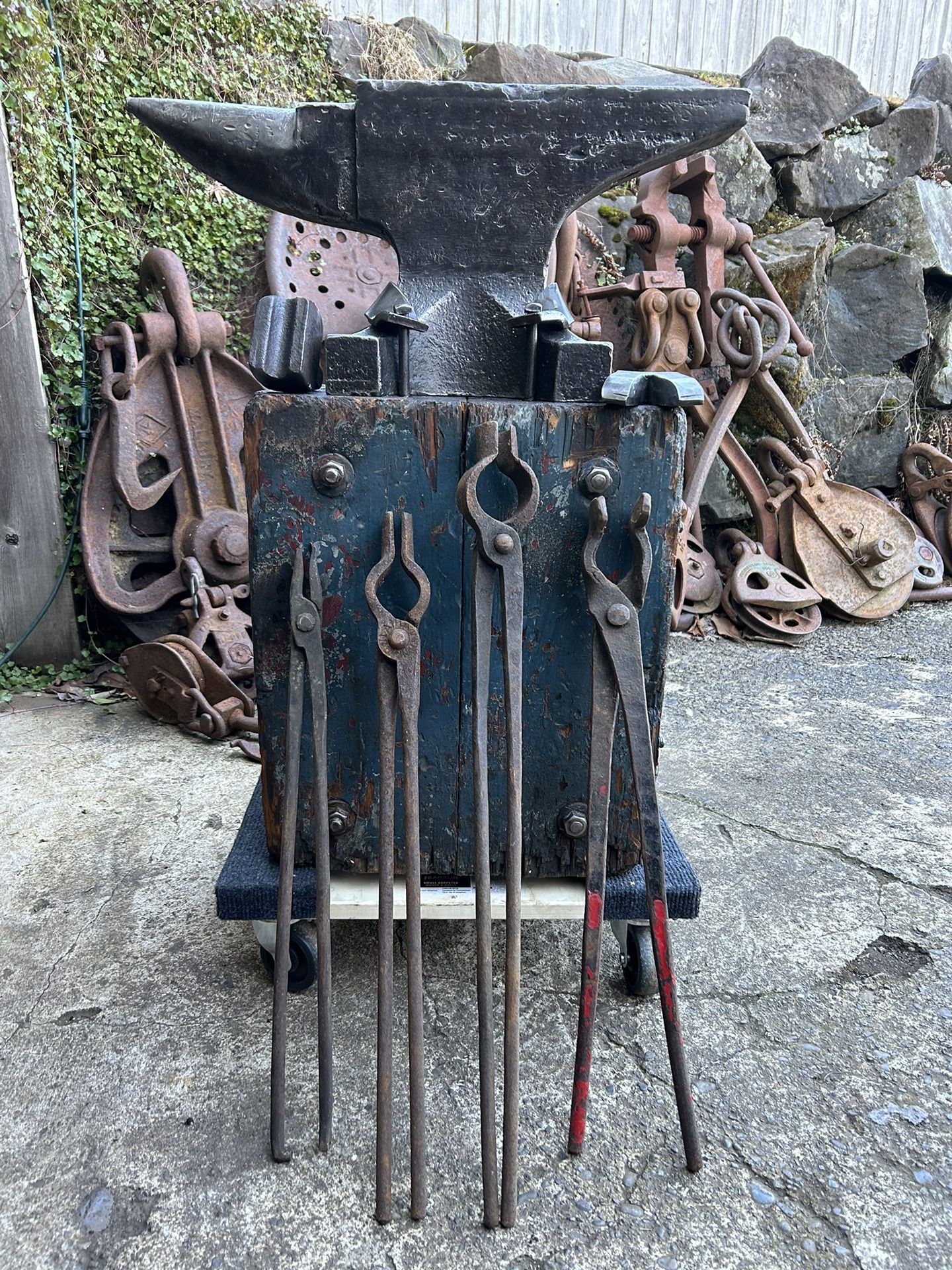 Anvil 115# 4 Tongs & 2 Hardy Tools
