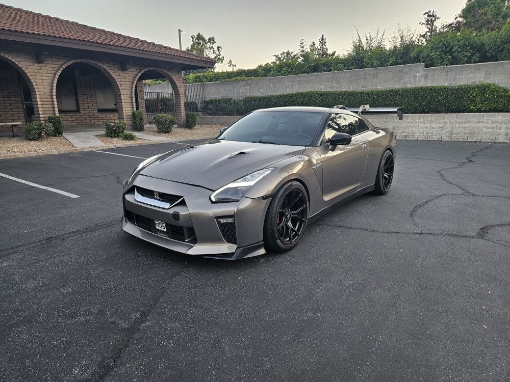 NISSAN GTR R35 PREMIUM AWD SPORT GODZILLA! TWIN TURBO, RUNS AND DRIVES GREAT! PINK SLIP ON HAND, LIBERTYWALK SPOILER, BRAND NEW SHEP TRANS!!
