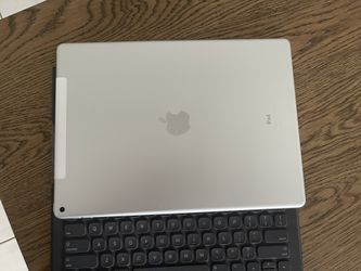 iPad Pro 12.9 128GB / Cellular With Smart Keyboard Cover for Sale