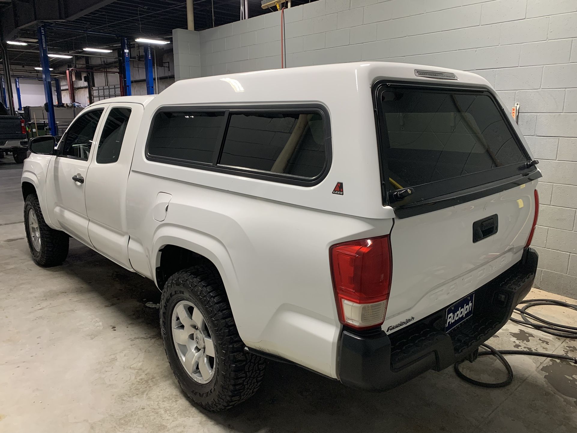 Toyota Tacoma Leer Camper Shell for Sale in El Paso, TX - OfferUp