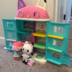 Gabby dollhouse & Stuffed Animals 