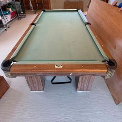 Thea Industries Vintage Pool Table/pool sticks and balls