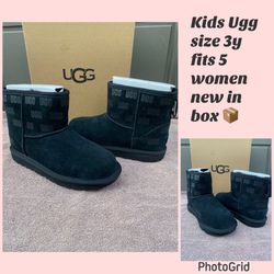 Ugg Classic Mini Black Logo Boots New Size 3 ( Fits 5 Women)  $90 Firm Cash Or Zelle