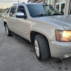 08 Chevy Avalanche 