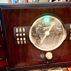 Antique Zenith Large Table Top Radio