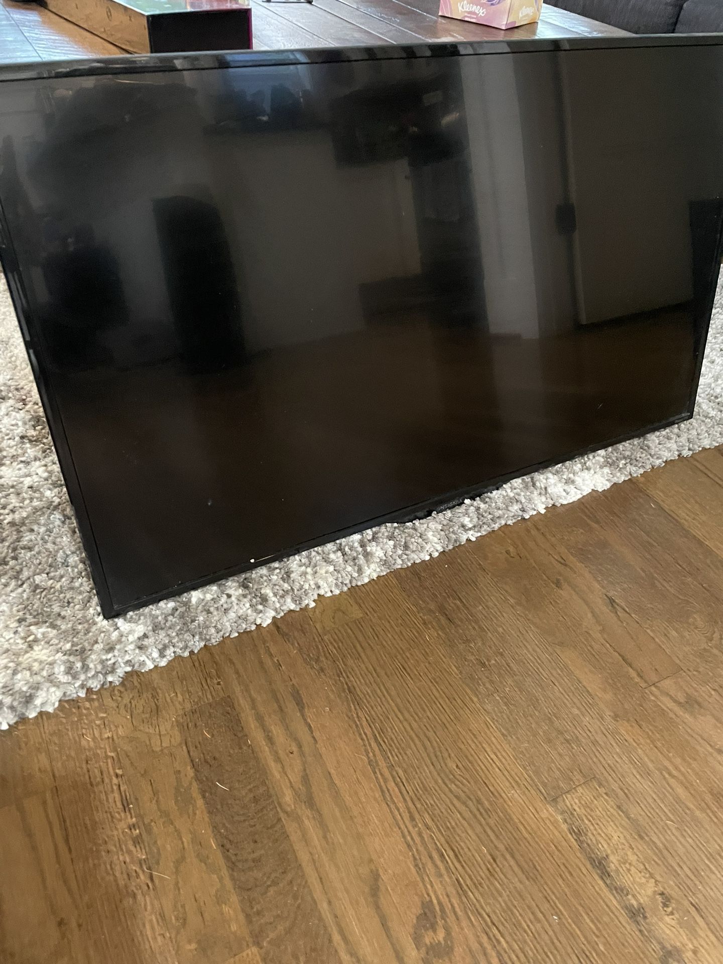 40 Inch Insignia Roku TV for Sale in Seattle, WA OfferUp