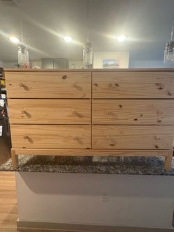 Wood grain dresser