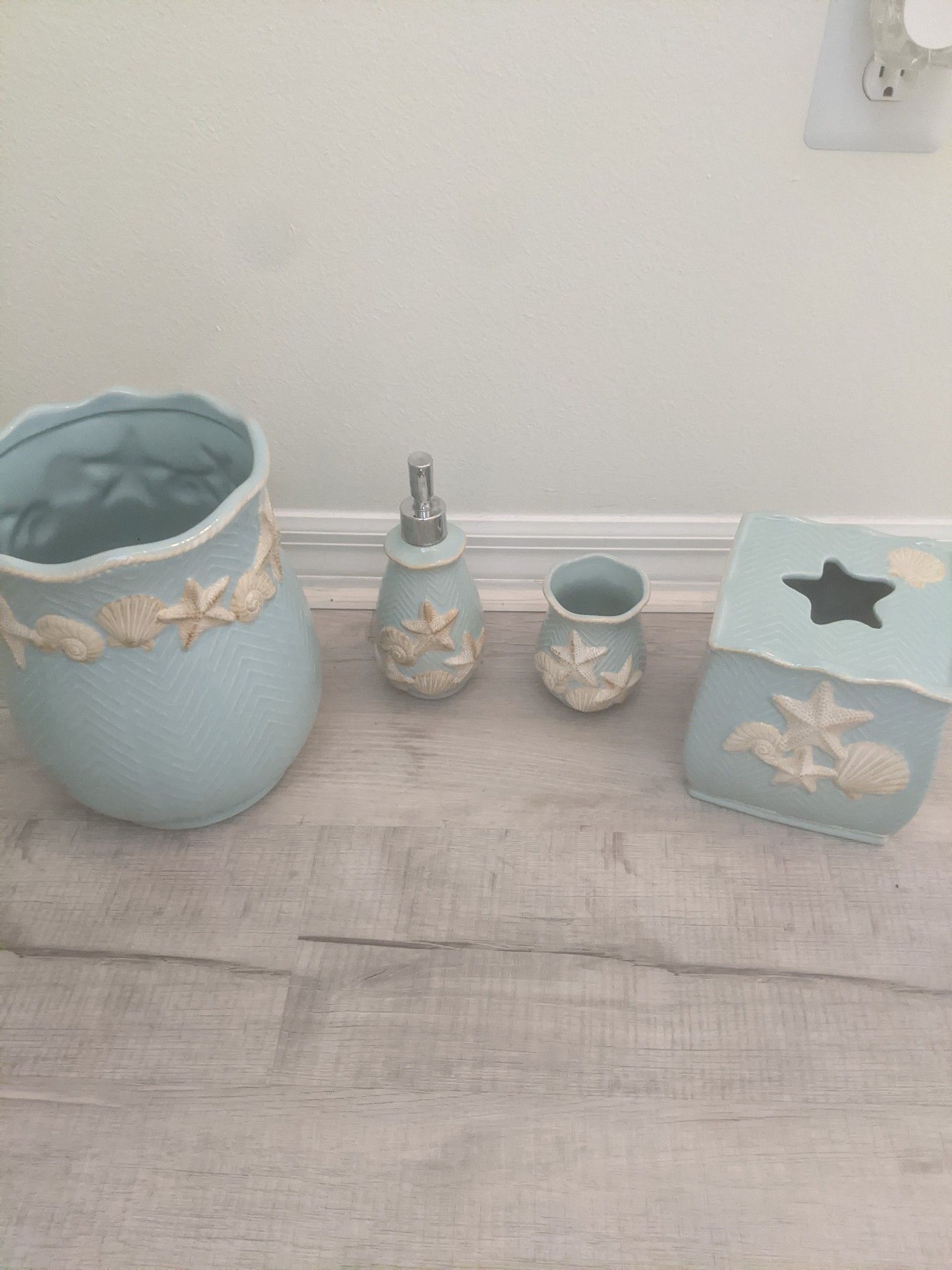 Nautical/coastal bathroom decor