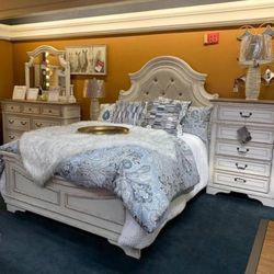 Realyn Chipped White Bedroom Set/bed,dresser,mirror, Nightstand//Mattress Sold Separately 