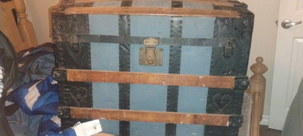 Antique Salesman Sample Domen Steamer Trunk