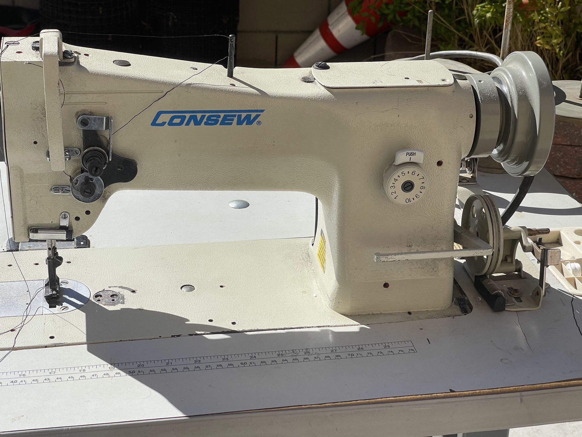 Industrial Sewing Machine Walking Foto