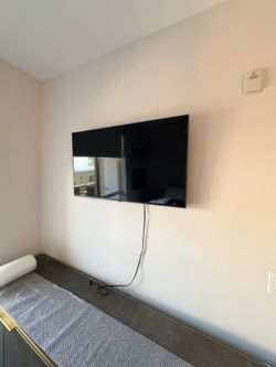 LG 43" 4K UHD Smart TV (43UQ7590PUB) – Works Great