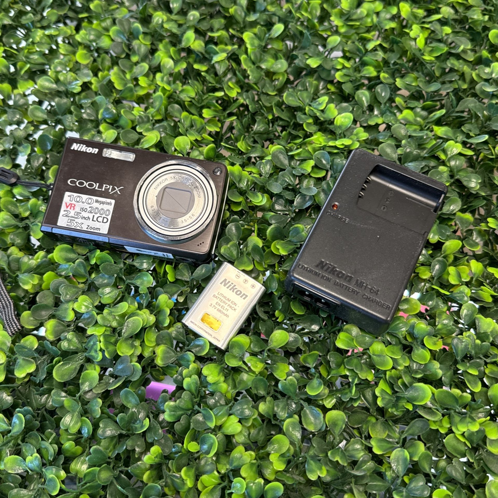 Nikon Coolpix S550 Digital Camera