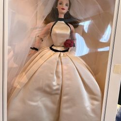 Vera Wang 1997 Vintage Barbie Collectible 