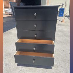 Dresser/ Five drawers dresser
