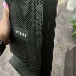 Used NETGEAR AC1900 Router/Modem Combo