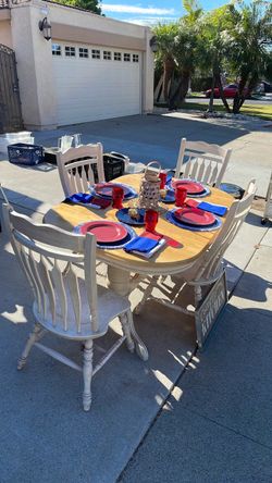 Set of 4 White Wood Dining Chairs