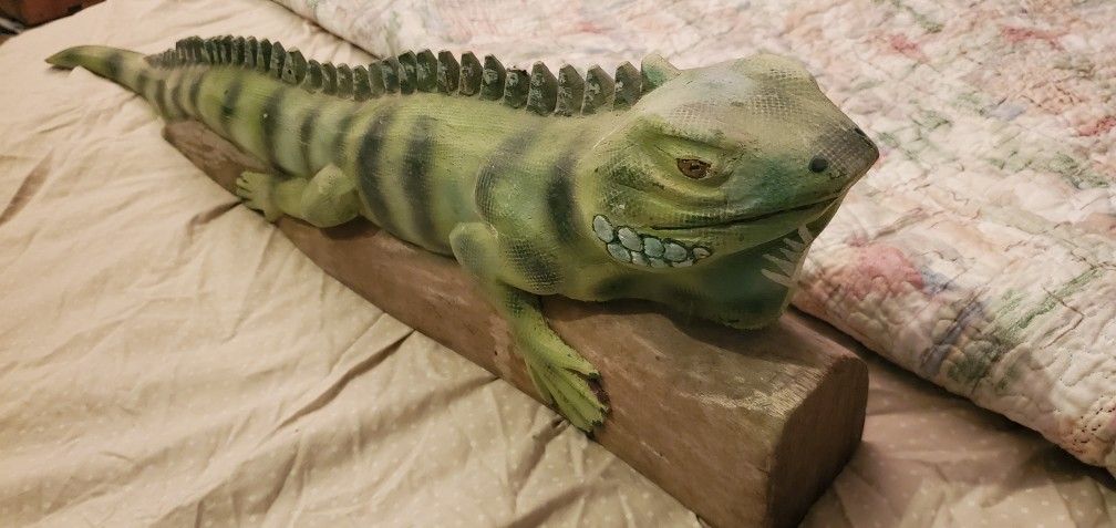 27" Wooden Iguana