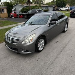 2015 Infiniti Q40