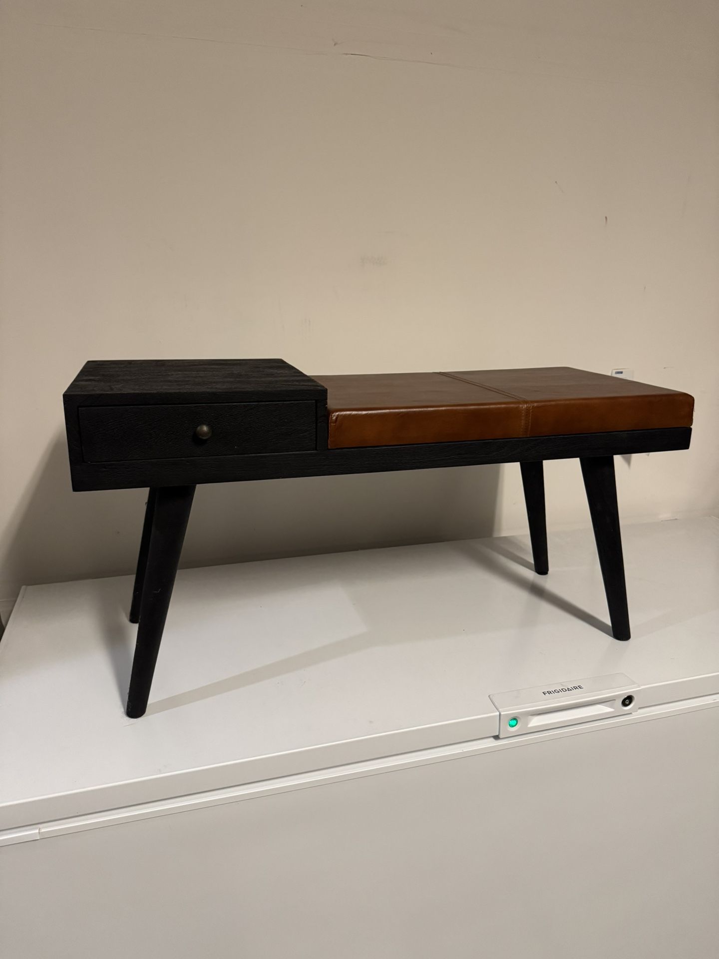 ⭐ Mid-Century Modern Leather & Wood Bench – Like New! ⭐