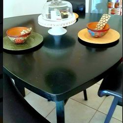 REAL WOOD EXPENSIVE ROOMS TO GO DINING ROOM TABLE WITH THREE BENCHES