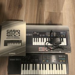 Casio SK-1 Portable 32 Key Sampling Keyboard TESTED WORKING. WITH Power Cord.