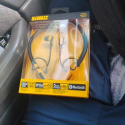 DeWalt wireless Earphones