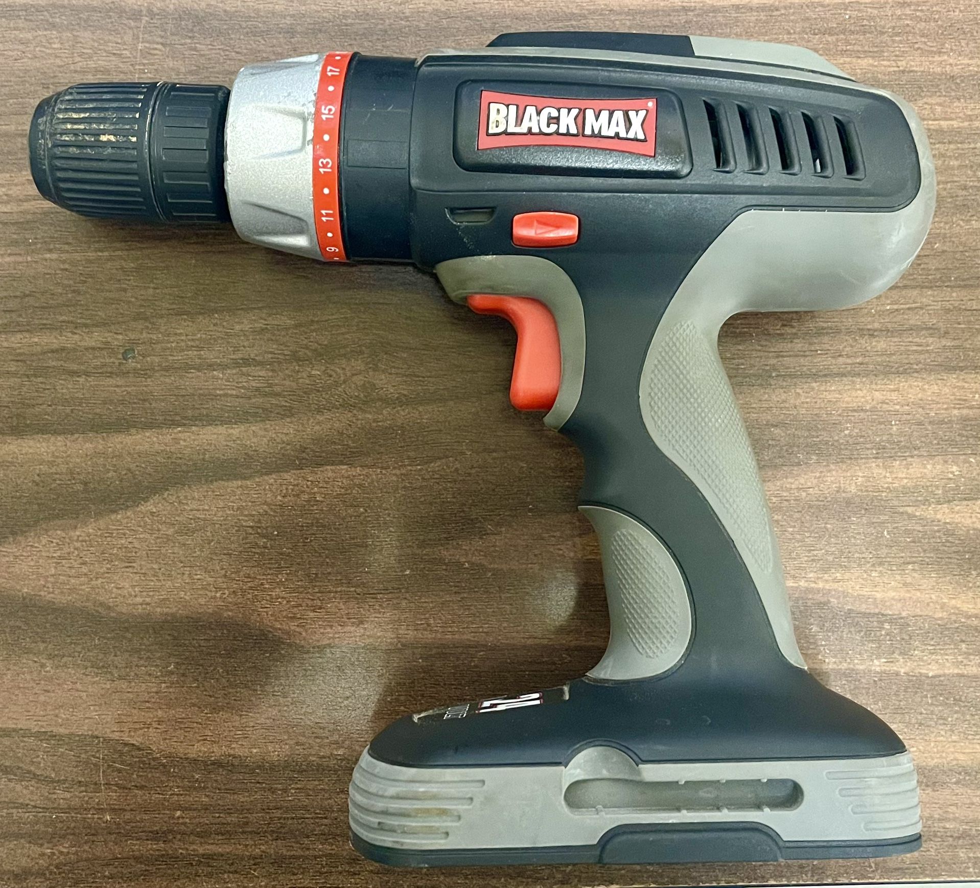 Black Max Drill JD610424