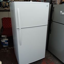 Kenmore Top Freezer Refrigerator 33-inch