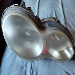 Mercedes Benz C230 Headlights With Bulbs 