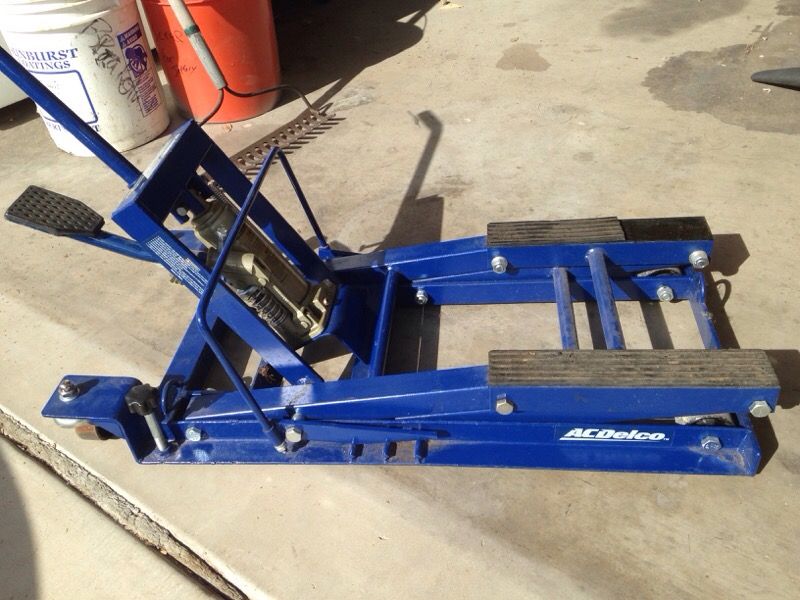 AC Delco Recreational Vehicle/Motorcycle Jack