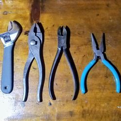 PLIERS SET