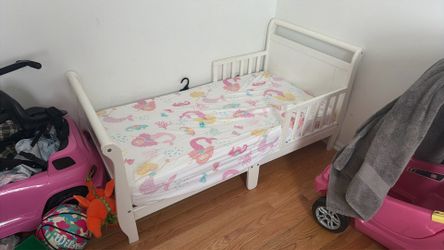 Toddler bed