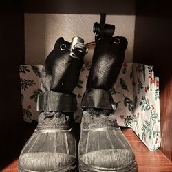 Boy’s Snow Boots Size 10