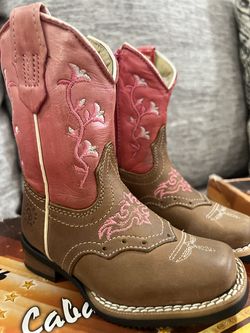 Girls boots size 6 1/2 toddler size