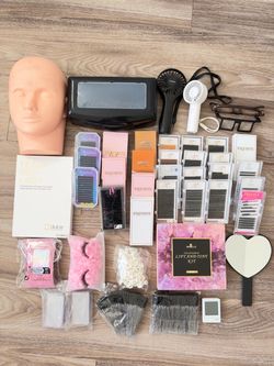 Selling off eyelash extension training equipments and lash lamp. Only $120 for all.