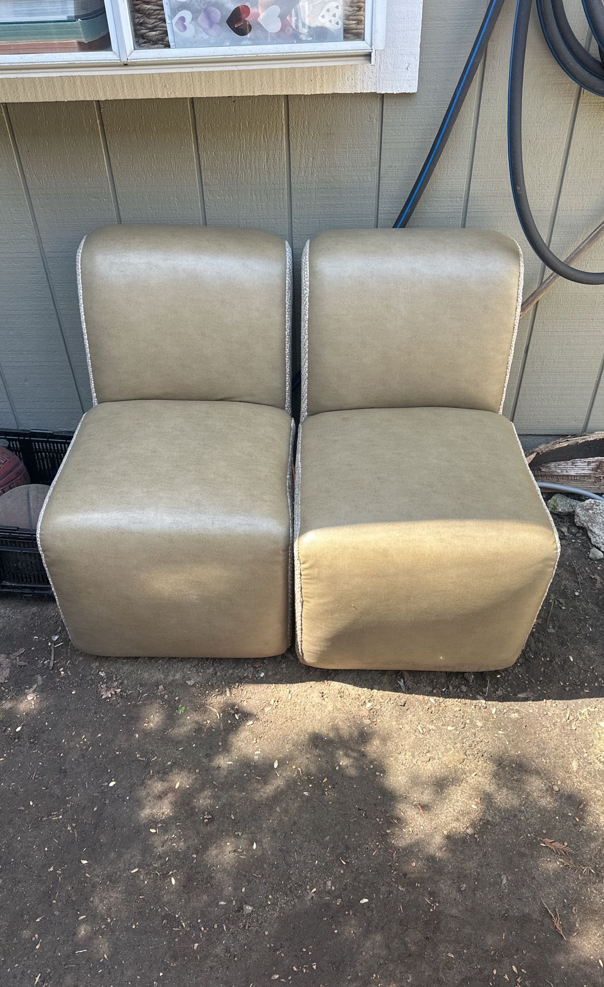 Small Single Chair/ Couch With Wheels