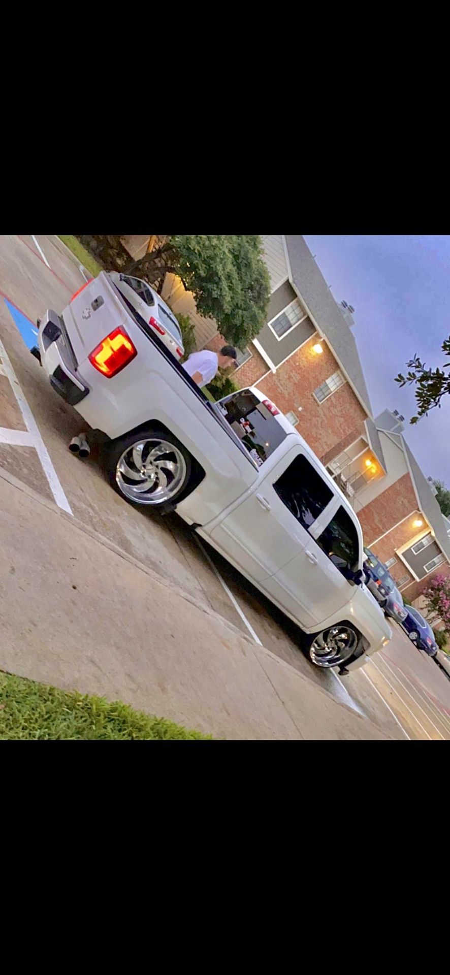24’s Strada Retro 6 Silverado Sierra Tahoe Yukon