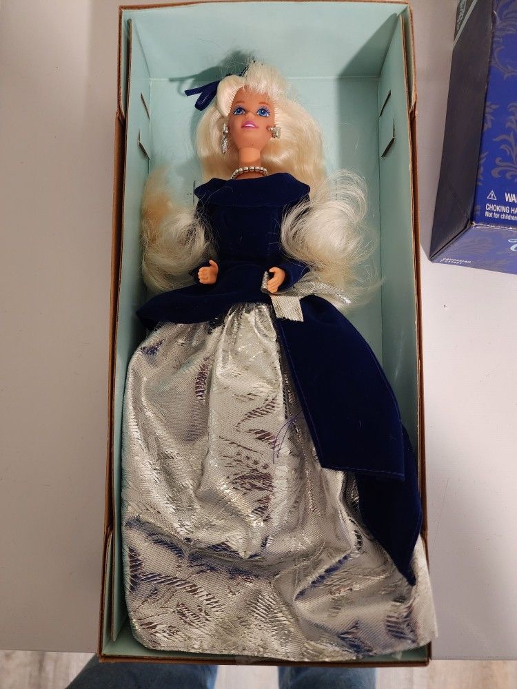 Barbie Special Edition Winter Velvet Doll Vaon 1st In Series