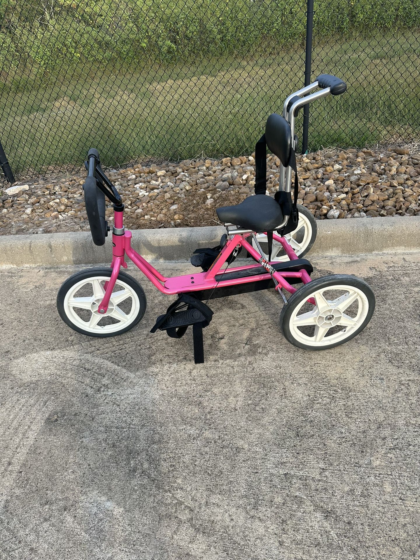 RIFTON MEDIUM 3-WHEEL SPECIAL NEEDS TRICYCLE. 
